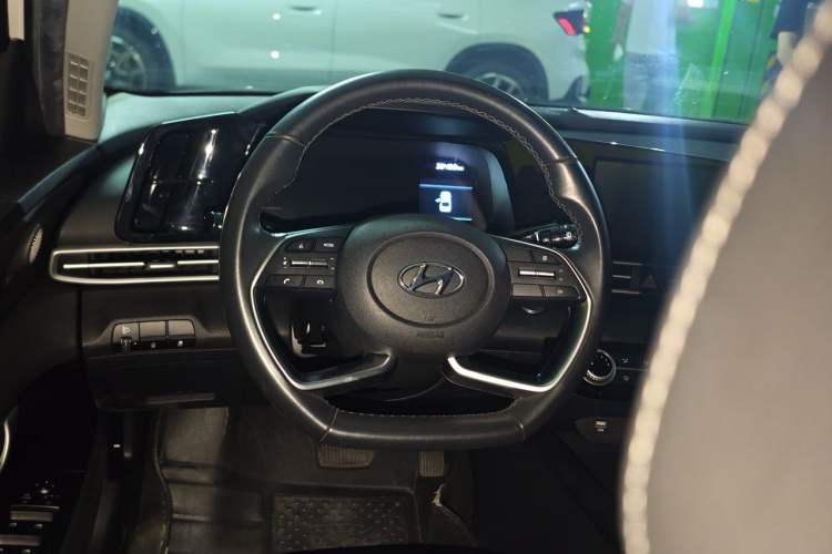 Used Hyundai Elantra 2021 1.5L CVT GLX Elite Edition Steering Wheel