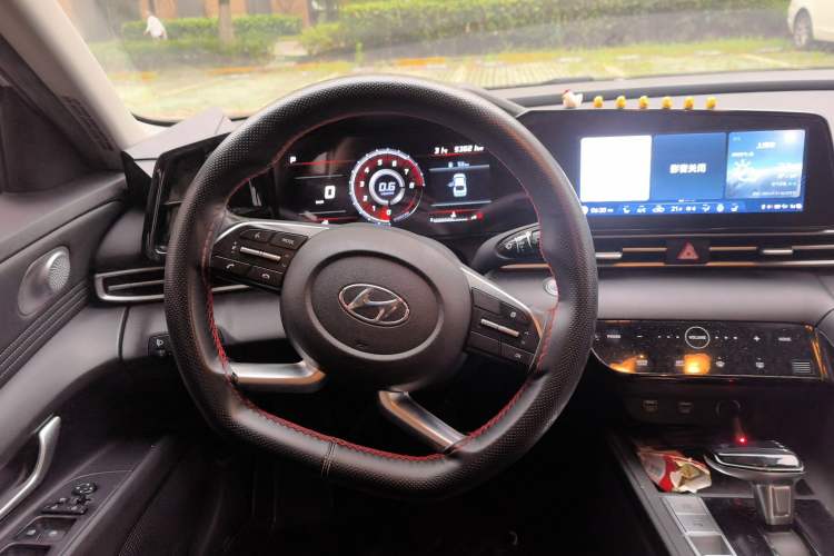 Used Hyundai Elantra 2021 1.5L CVT GLX Elite Edition Steering Wheel
