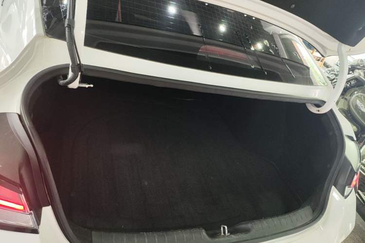 Used Hyundai Elantra 2021 240TGDi DCT LUX Prestige Edition Trunk