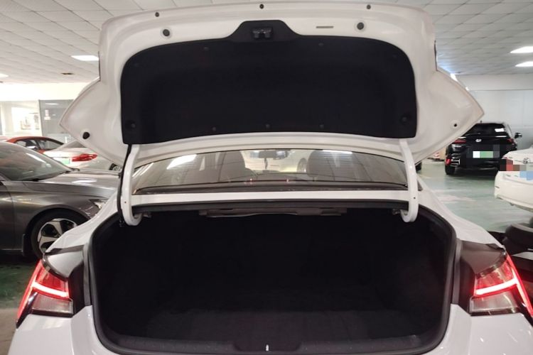 Used Hyundai Elantra 2021 1.5L CVT LUX Prestige Edition Trunk