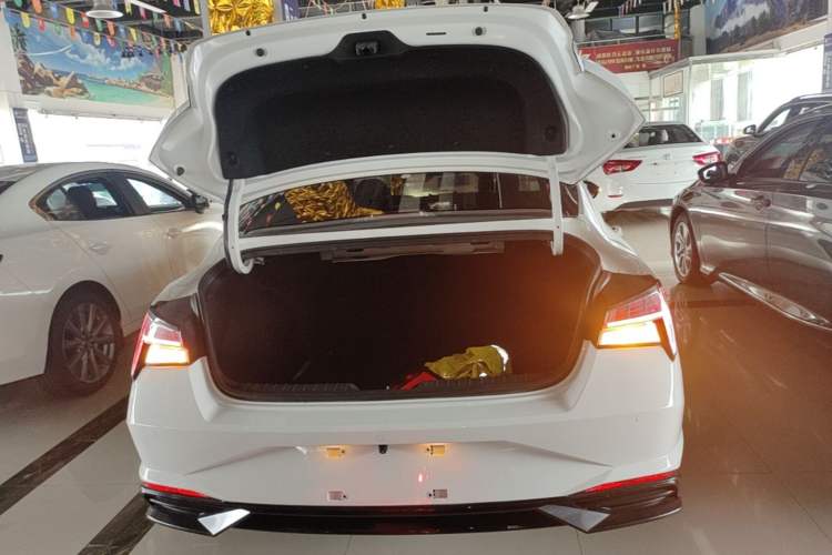 Used Hyundai Elantra 2021 1.5L CVT GLX Elite Edition Trunk