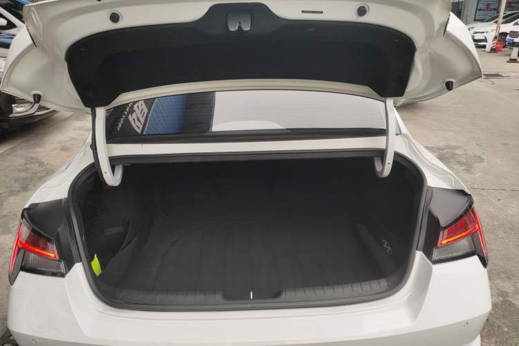 Used Hyundai Elantra 2021 1.5L CVT LUX Prestige Edition Trunk