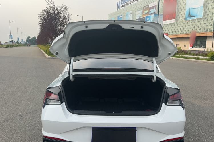 Used Hyundai Elantra 2021 1.5L CVT LUX Prestige Edition Trunk