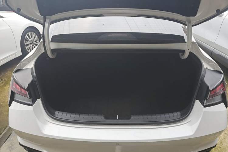 Used Hyundai Elantra 2021 1.5L CVT LUX Prestige Edition Trunk