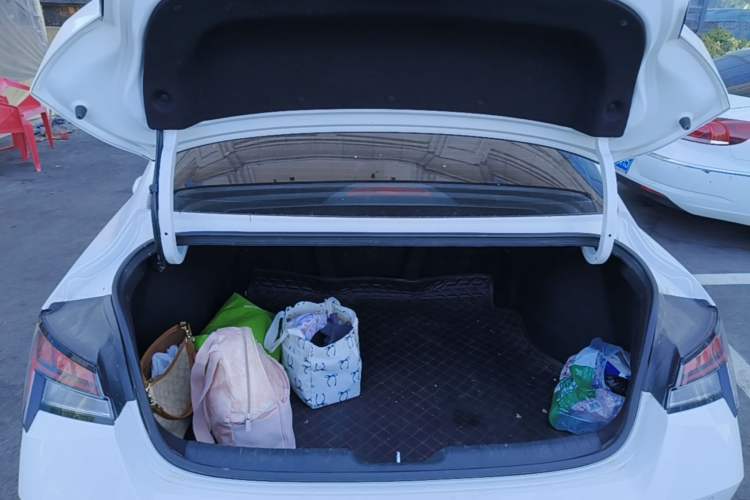Used Hyundai Elantra 2021 1.5L CVT LUX Prestige Edition Trunk