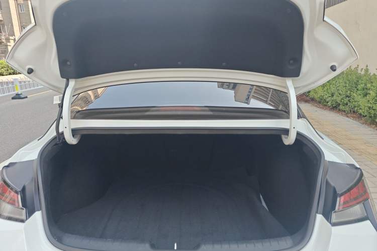 Used Hyundai Elantra 2021 1.5L CVT LUX Prestige Edition Trunk