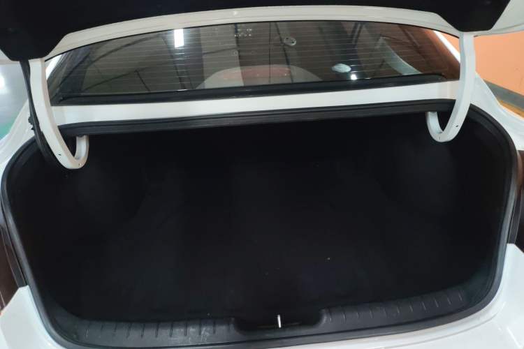 Used Hyundai Elantra 2021 1.5L CVT GLX Elite Edition Trunk