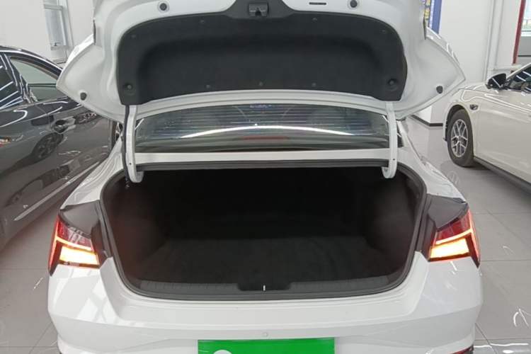 Used Hyundai Elantra 2021 1.5L CVT LUX Prestige Edition Trunk