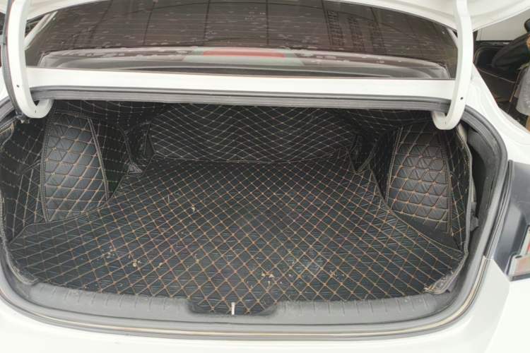 Used Hyundai Elantra 2021 1.5L CVT GLX Elite Edition Trunk