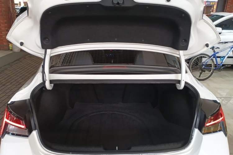 Used Hyundai Elantra 2021 1.5L CVT LUX Prestige Edition Trunk