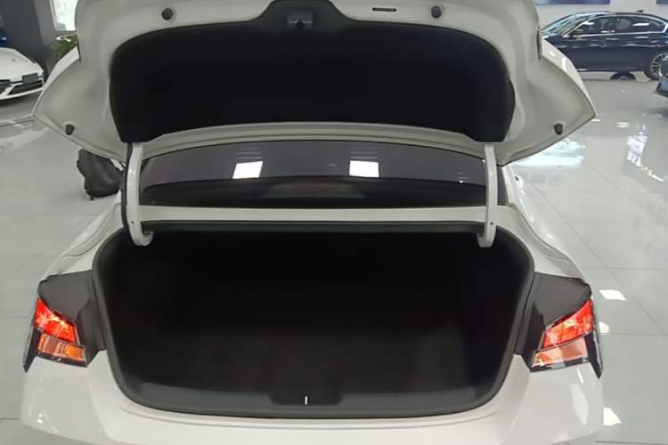 Used Hyundai Elantra 2021 1.5L CVT GLX Elite Edition Trunk