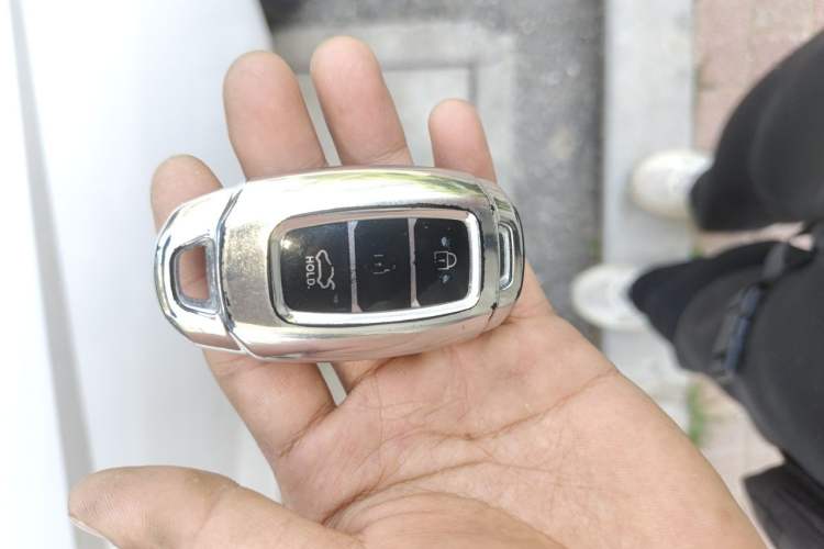 Used Hyundai Elantra 2021 1.5L CVT GLX Elite Edition Vehicle Key