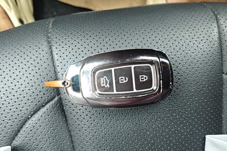 Used Hyundai Elantra 2021 1.5L CVT LUX Prestige Edition Vehicle Key