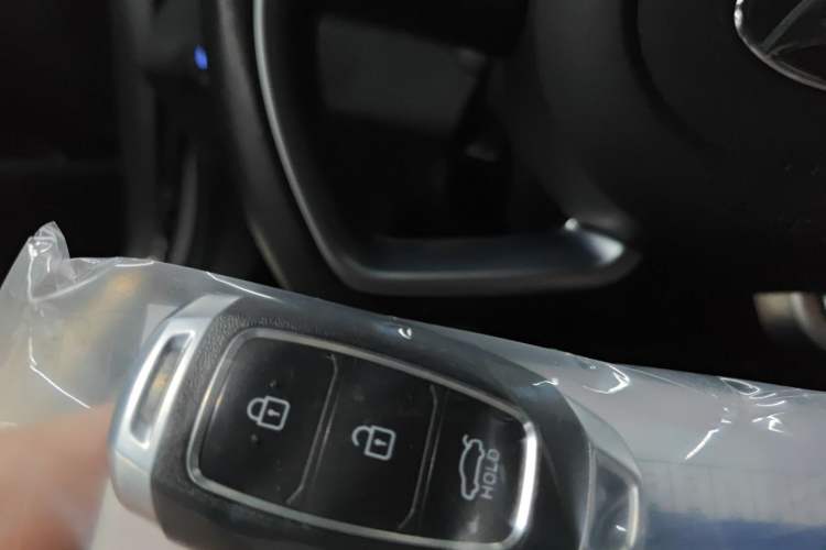 Used Hyundai Elantra 2021 1.5L CVT LUX Prestige Edition Vehicle Key