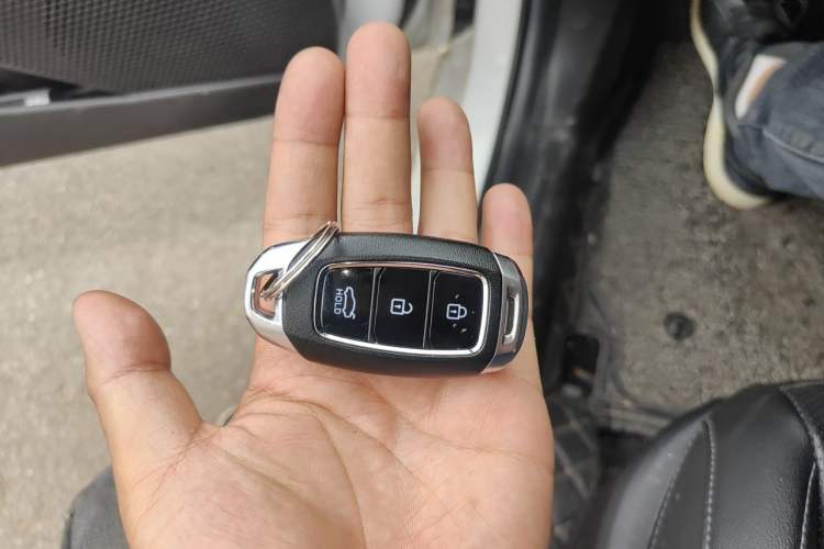 Used Hyundai Elantra 2021 1.5L CVT LUX Prestige Edition Vehicle Key