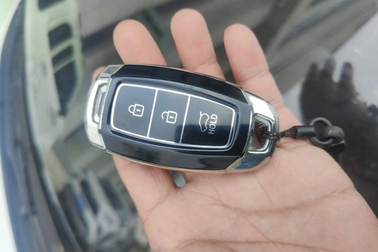Used Hyundai Elantra 2021 1.5L CVT GLX Elite Edition Vehicle Key