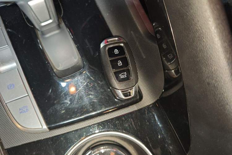 Used Hyundai Elantra 2021 1.5L CVT LUX Prestige Edition Vehicle Key