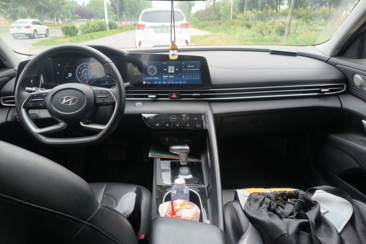 Used Hyundai Elantra 2022 1.5L CVT GLX Elite Edition Center Console