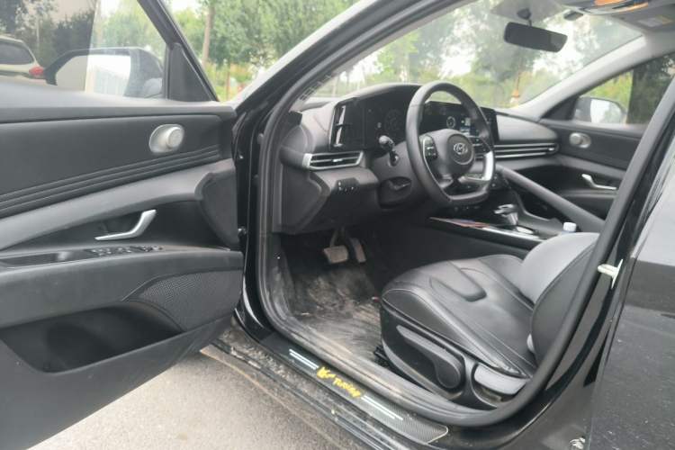 Used Hyundai Elantra 2022 1.5L CVT GLX Elite Edition Driver Seat