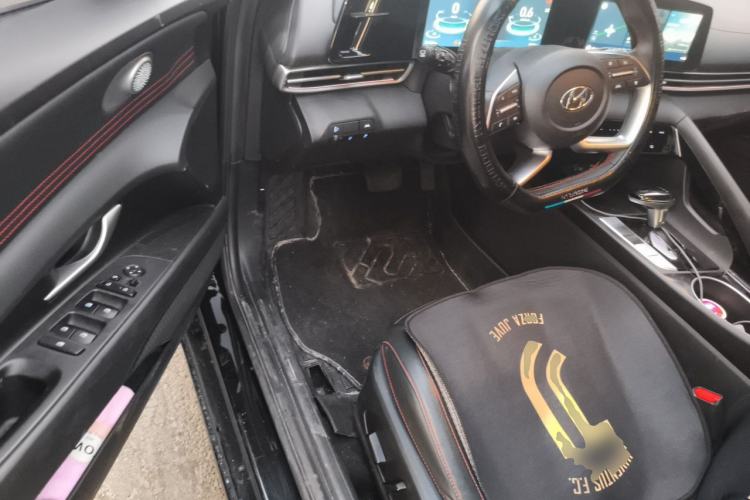 Used Hyundai Elantra 2022 1.5L CVT LUX Black Knight Limited Edition Driver Seat