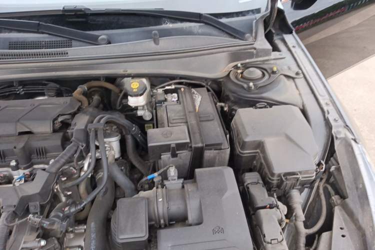 Used Hyundai Elantra 2022 1.5L CVT LUX Prestige Edition Engine Bay Left