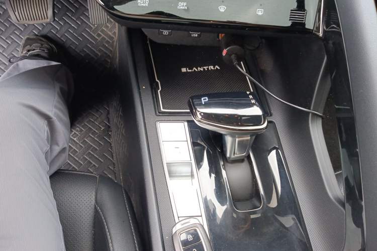 Used Hyundai Elantra 2022 1.5L CVT LUX Prestige Edition Gear Lever