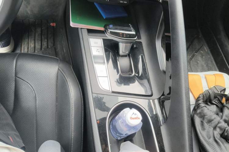 Used Hyundai Elantra 2022 1.5L CVT GLX Elite Edition Gear Lever