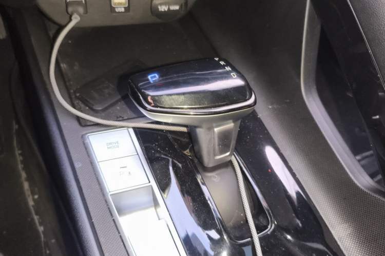 Used Hyundai Elantra 2022 1.5L CVT LUX Black Knight Limited Edition Gear Lever