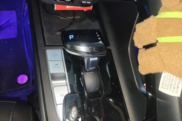 Used Hyundai Elantra 2022 240TGDi DCT GLX Black Knight Limited Edition Gear Lever