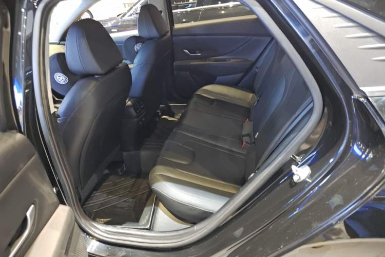 Used Hyundai Elantra 2022 1.5L CVT LUX Black Knight Limited Edition Interior 1