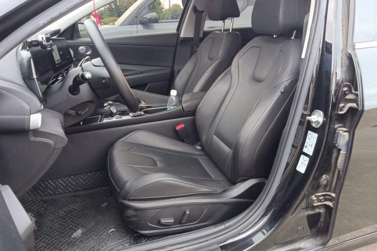 Used Hyundai Elantra 2022 1.5L CVT LUX Prestige Edition Left Front Seat