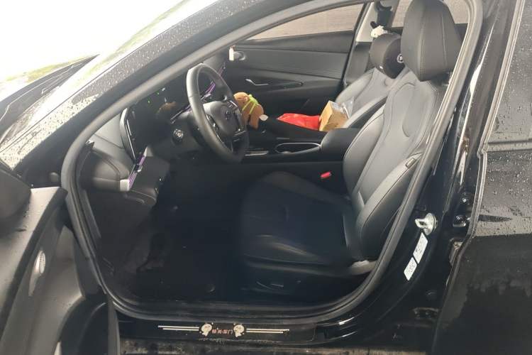 Used Hyundai Elantra 2022 240TGDi DCT GLX Black Knight Limited Edition Left Front Seat