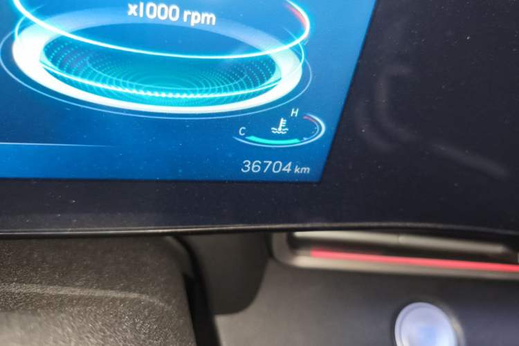Used Hyundai Elantra 2022 1.5L CVT LUX Black Knight Limited Edition Odometer Close Up