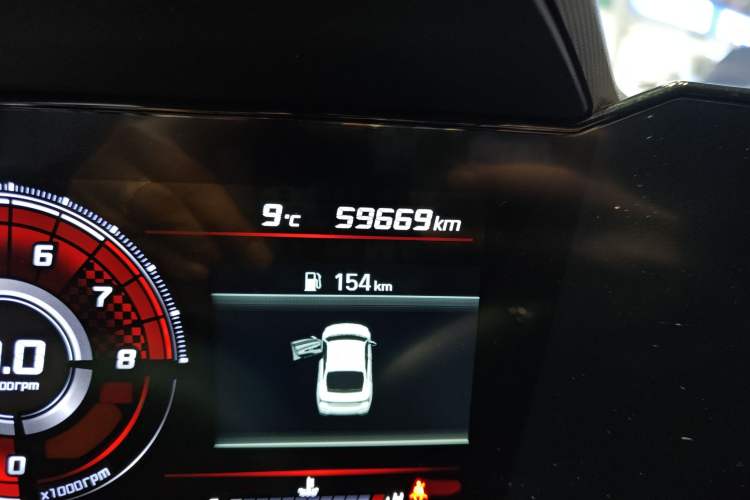 Used Hyundai Elantra 2022 1.5L CVT LUX Black Knight Limited Edition Odometer Close Up
