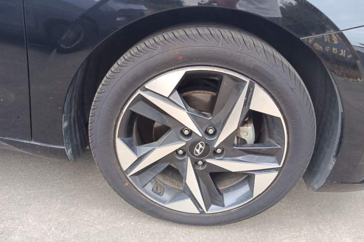Used Hyundai Elantra 2022 1.5L CVT LUX Prestige Edition Right Front Wheel Hub