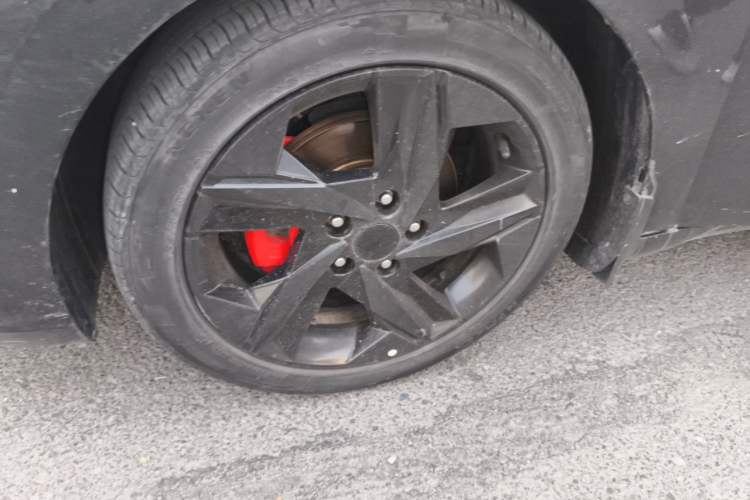 Used Hyundai Elantra 2022 1.5L CVT LUX Black Knight Limited Edition Right Front Wheel Hub