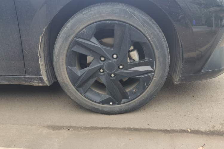 Used Hyundai Elantra 2022 1.5L CVT LUX Black Knight Limited Edition Right Front Wheel Hub