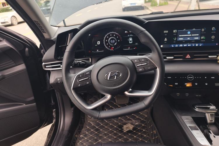 Used Hyundai Elantra 2022 1.5L CVT LUX Black Knight Limited Edition Steering Wheel