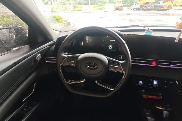 Used Hyundai Elantra 2022 240TGDi DCT GLX Black Knight Limited Edition Steering Wheel