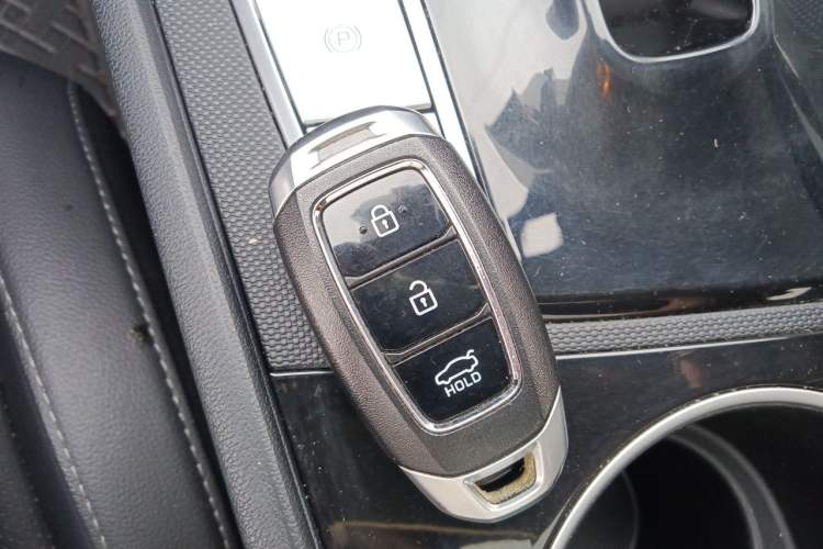 Used Hyundai Elantra 2022 1.5L CVT LUX Prestige Edition Vehicle Key