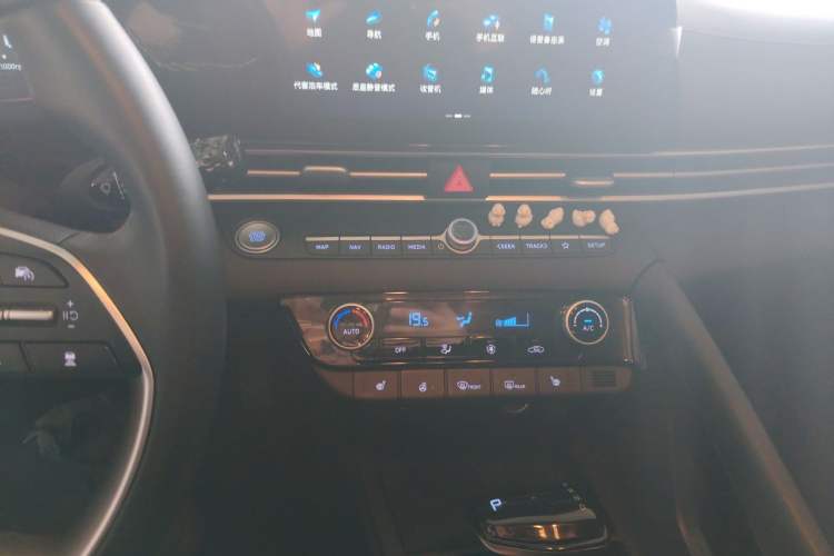 Used Hyundai Elantra 2022 1.5L CVT LUX Prestige Edition Audio And AC Panel