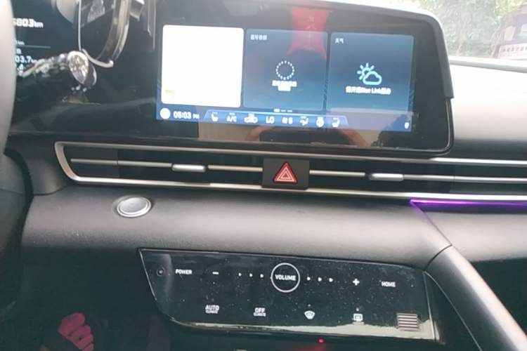 Used Hyundai Elantra 2022 1.5L CVT LUX Prestige Edition Audio And AC Panel