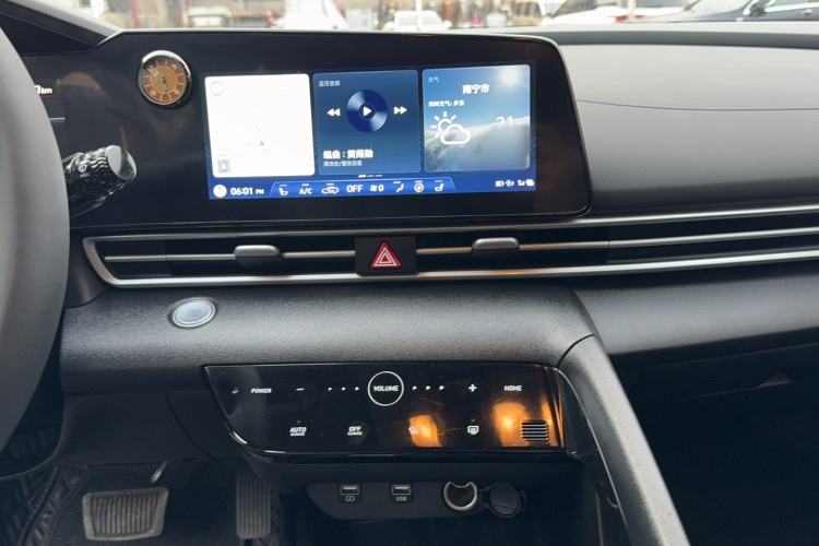 Used Hyundai Elantra 2022 1.5L CVT LUX Prestige Edition Audio And AC Panel