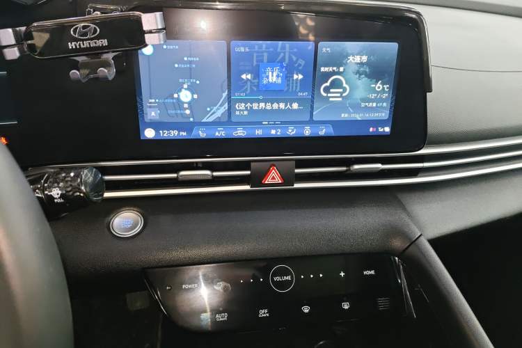 Used Hyundai Elantra 2022 1.5L CVT LUX Prestige Edition Audio And AC Panel