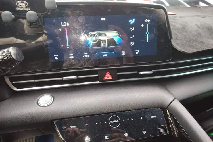 Used Hyundai Elantra 2022 1.5L CVT LUX Prestige Edition Audio And AC Panel