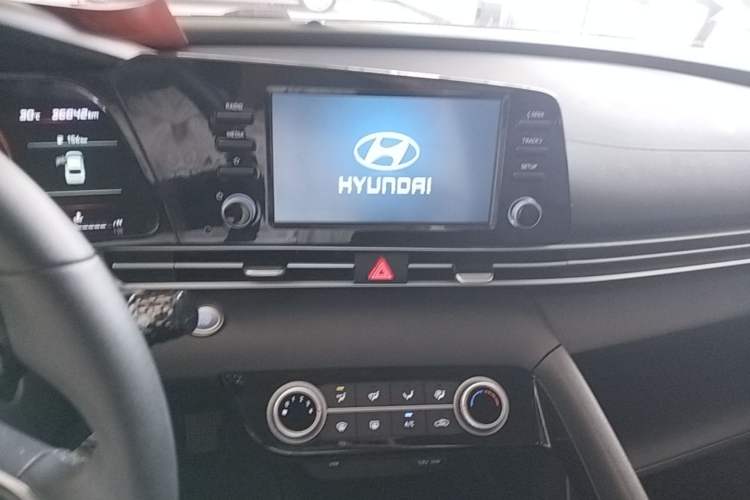 Used Hyundai Elantra 2022 1.5L CVT GLX Elite Edition Audio And AC Panel