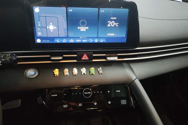 Used Hyundai Elantra 2022 1.5L CVT LUX Prestige Edition Audio And AC Panel