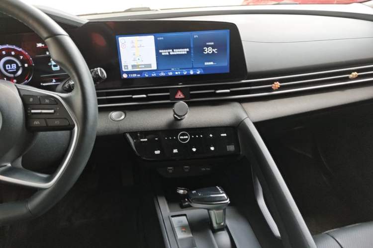 Used Hyundai Elantra 2022 1.5L CVT LUX Prestige Edition Audio And AC Panel