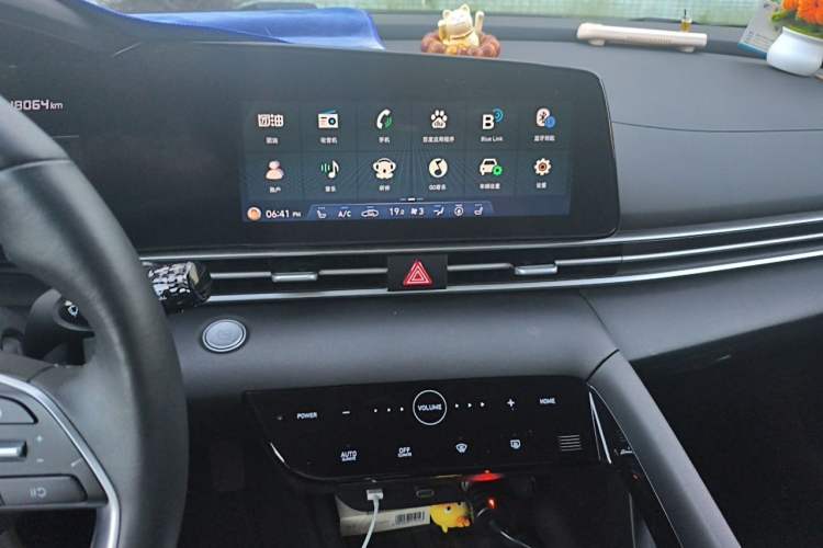 Used Hyundai Elantra 2022 1.5L CVT LUX Prestige Edition Audio And AC Panel