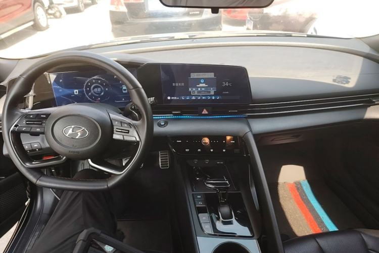 Used Hyundai Elantra 2022 240TGDi DCT LUX Prestige Edition Center Console